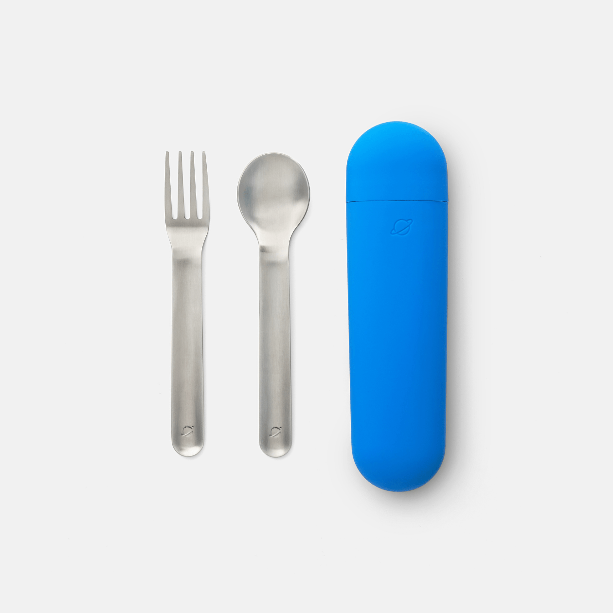 #color_Ocean| Deconstructed view of utensil set showing fork and spook alongside the Ocean (Blue) case.