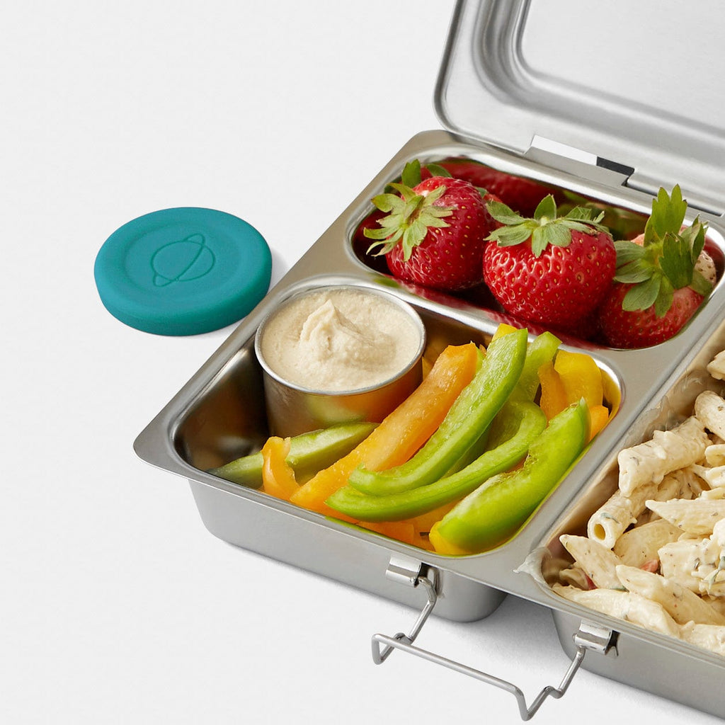 color::Lagoon | Tall dipper in Launch lunchbox alongside veggies.