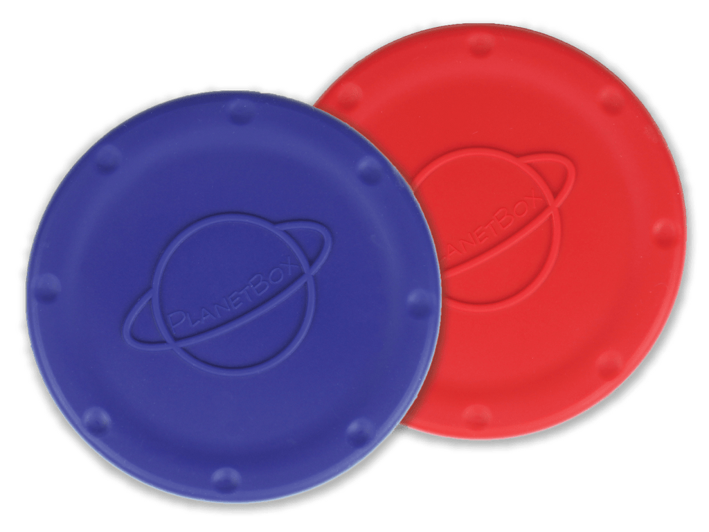 Side by side view of Blue and Red snack lids.